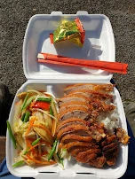 Ente Mit Reis Frischem Gemüse Und Erdnusssoße