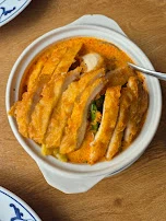 Panirtes Hühnerfleisch Mit Gemüse In Tai-curry-soße Nr 54 Auf Karte